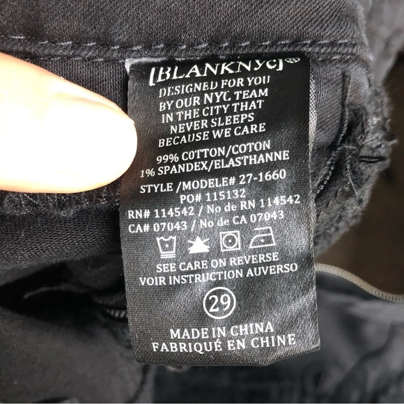 BLANK NYC Women’s Black Cotton Denim Cropped Cargo Pants Zipped Hems Size 29 - Picture 9 of 10